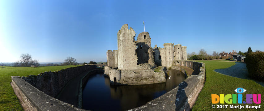 FZ035601-26 Raglan castle moat